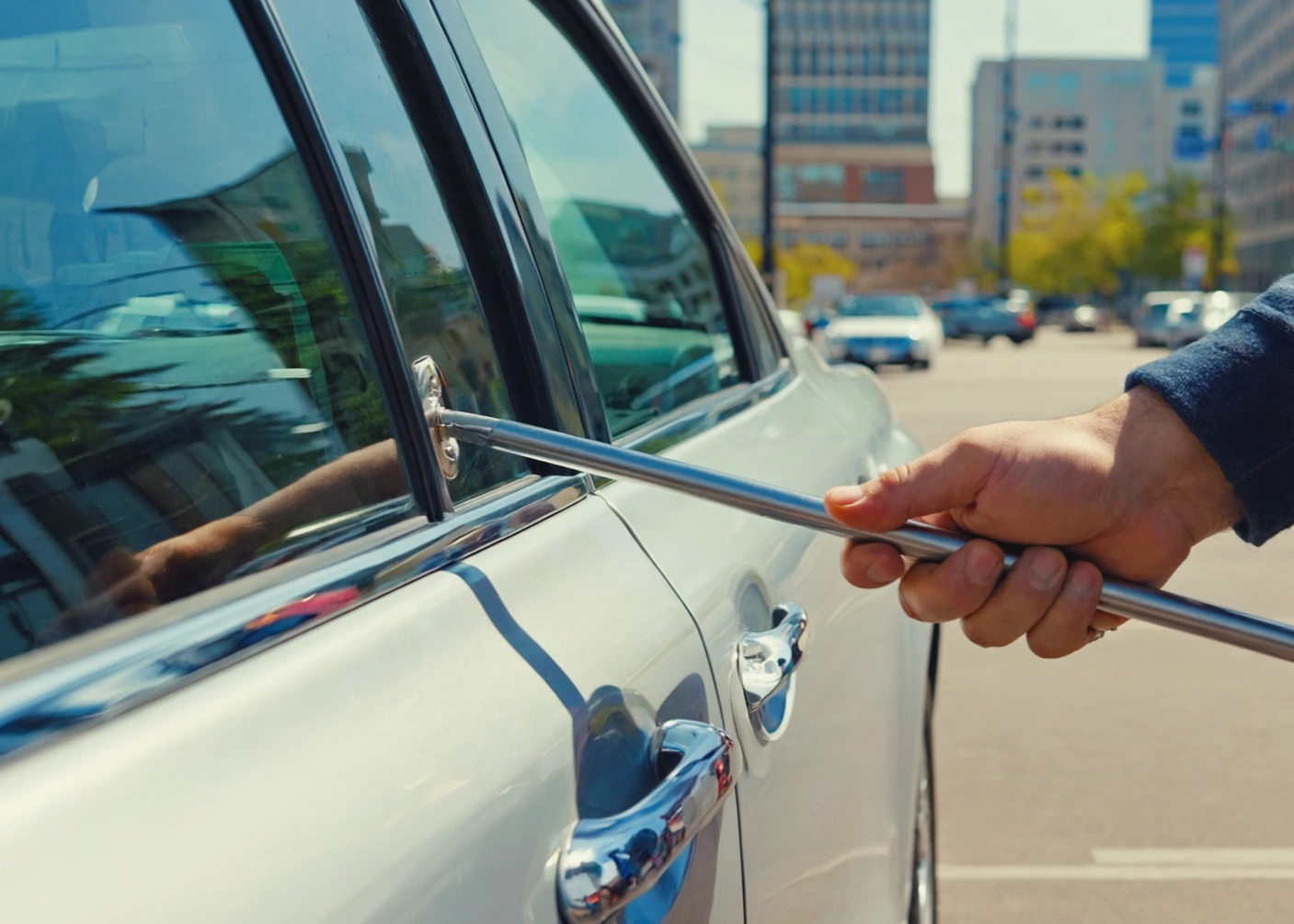 how to unlock a car door without a key