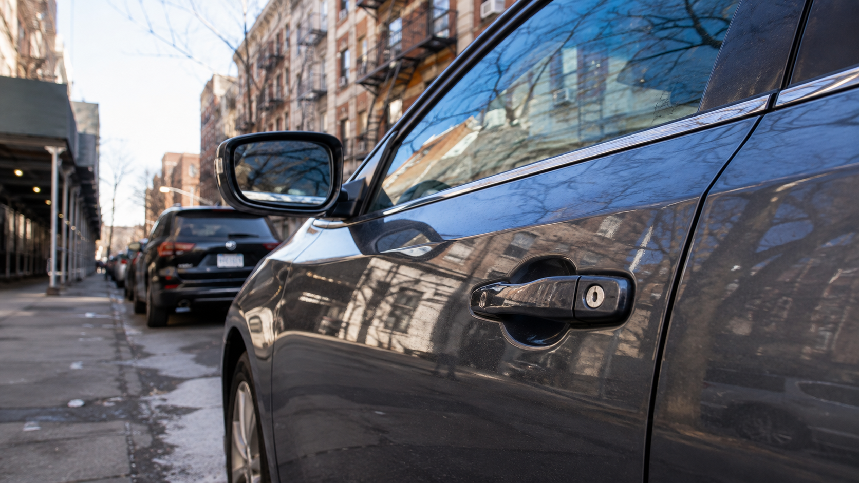 Automobile locksmith Manhattan helping with a vehicle lockout