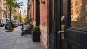 Residential locksmith service Tribeca apartment door and lock